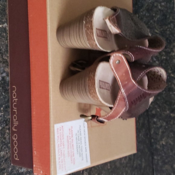 Pikolinos Olmo leather